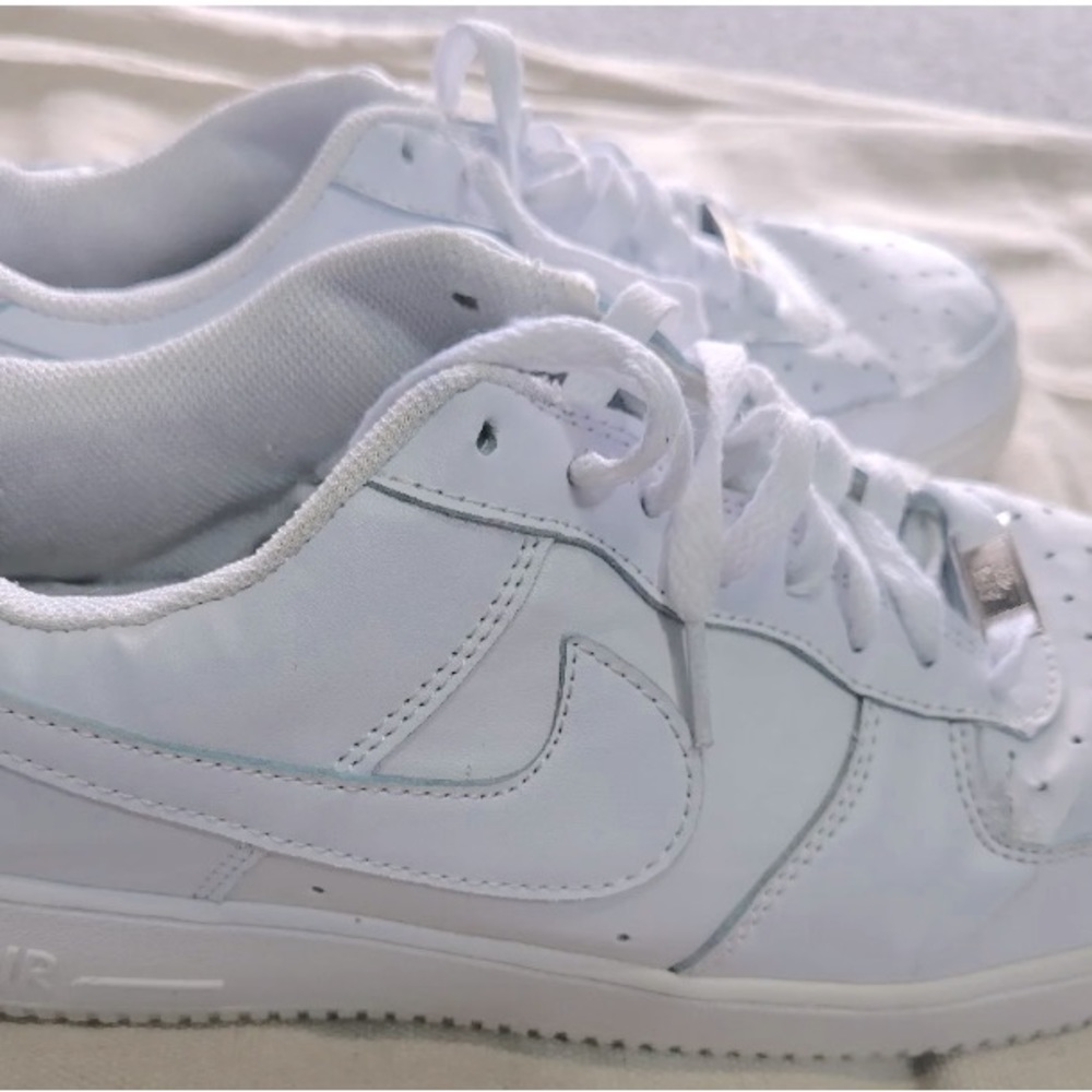 NIKE AIR FORCE 1’s size shoe 12
